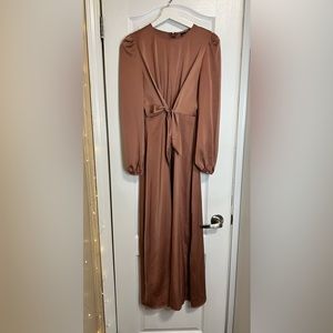 Long sleeve modest dress. Colour is dusty pink. Size small.